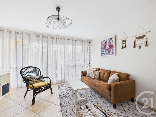 Appartement T3 à louer - 3 pièces - 61.78 m2 - VELIZY VILLACOUBLAY - 78 - ILE-DE-FRANCE - Century 21 Prestimmo Conseil