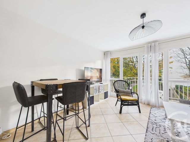 Appartement T3 à louer - 3 pièces - 61.78 m2 - VELIZY VILLACOUBLAY - 78 - ILE-DE-FRANCE - Century 21 Prestimmo Conseil